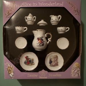 Vintage miniature Alice in Wonderland tea set in original packaging Reuter